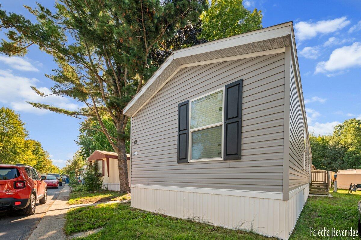 1281 E Pontaluna Road Norton Shores MI 49456