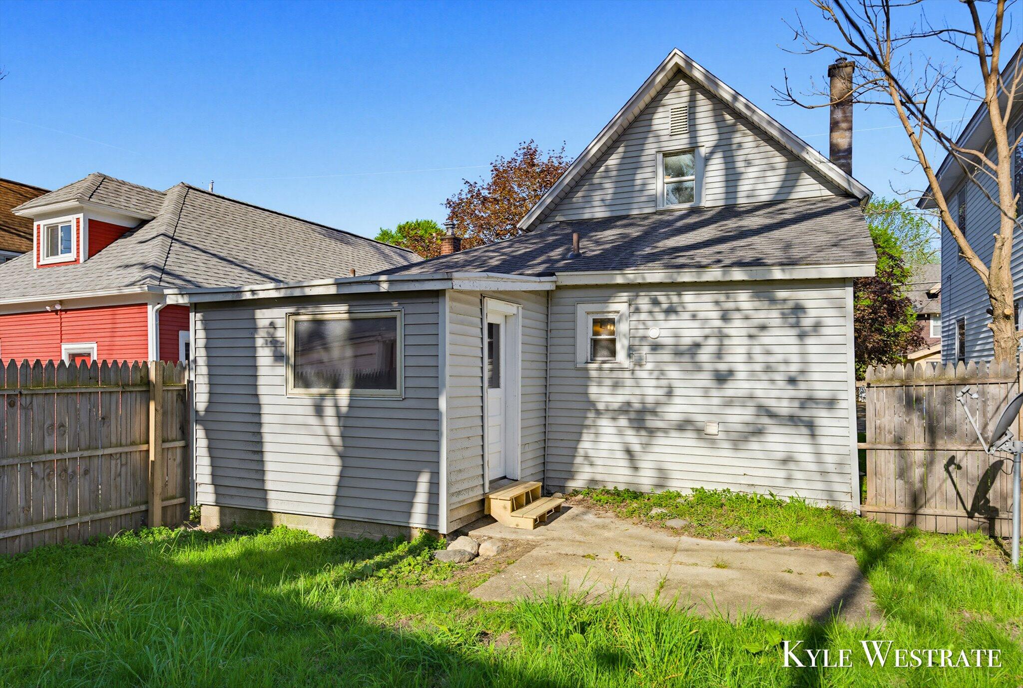 1526 Coit Avenue NE Grand Rapids MI 49505