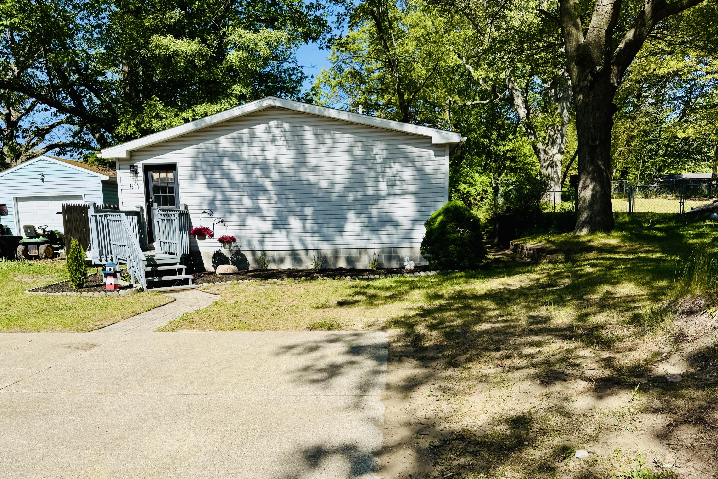 811 N Lavinia Street Ludington MI 49431