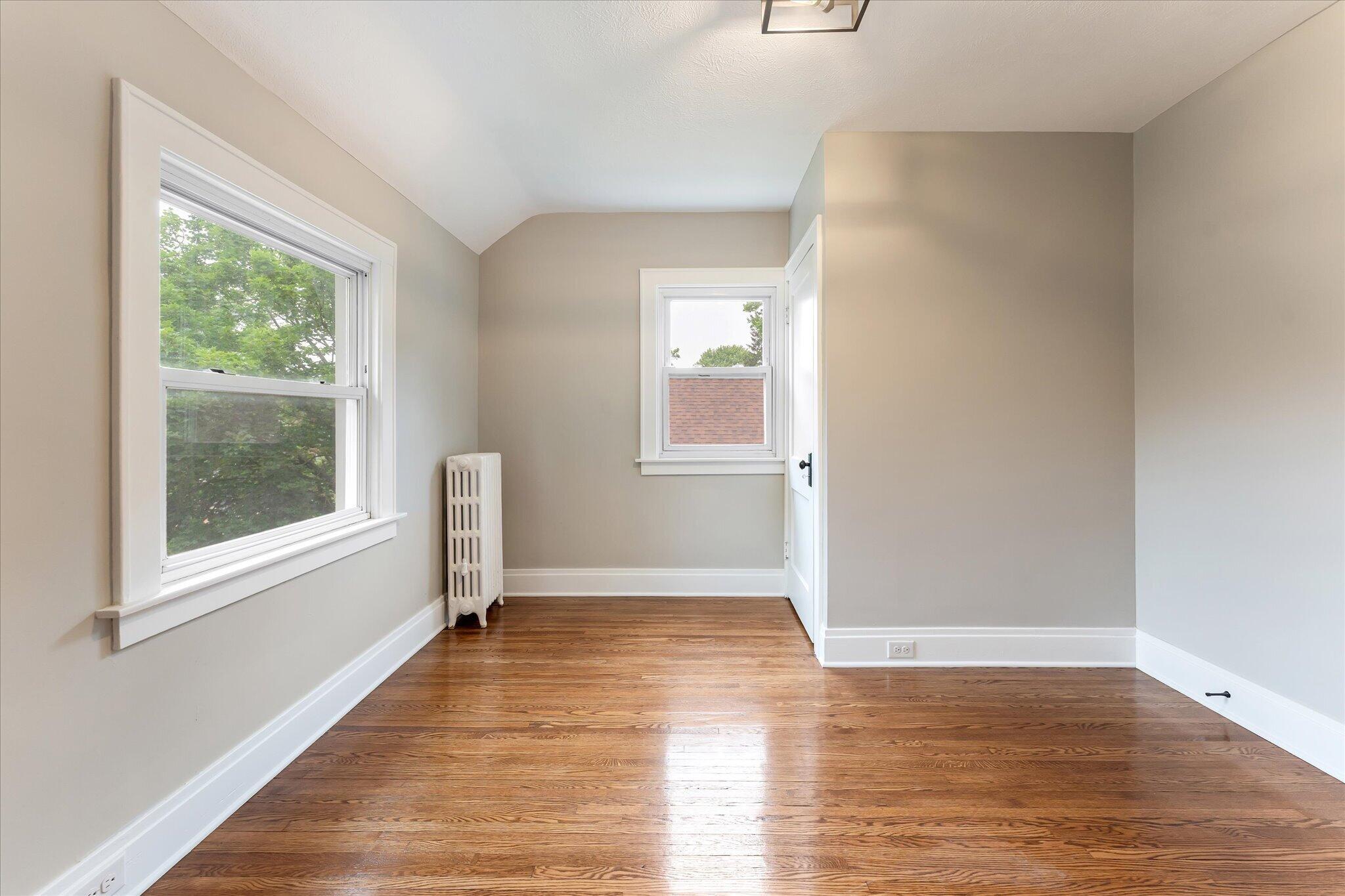 2630 Oakwood Avenue NE Grand Rapids MI 49505