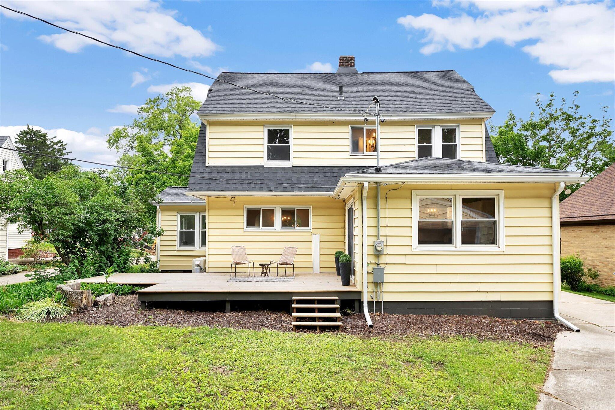 2630 Oakwood Avenue NE Grand Rapids MI 49505
