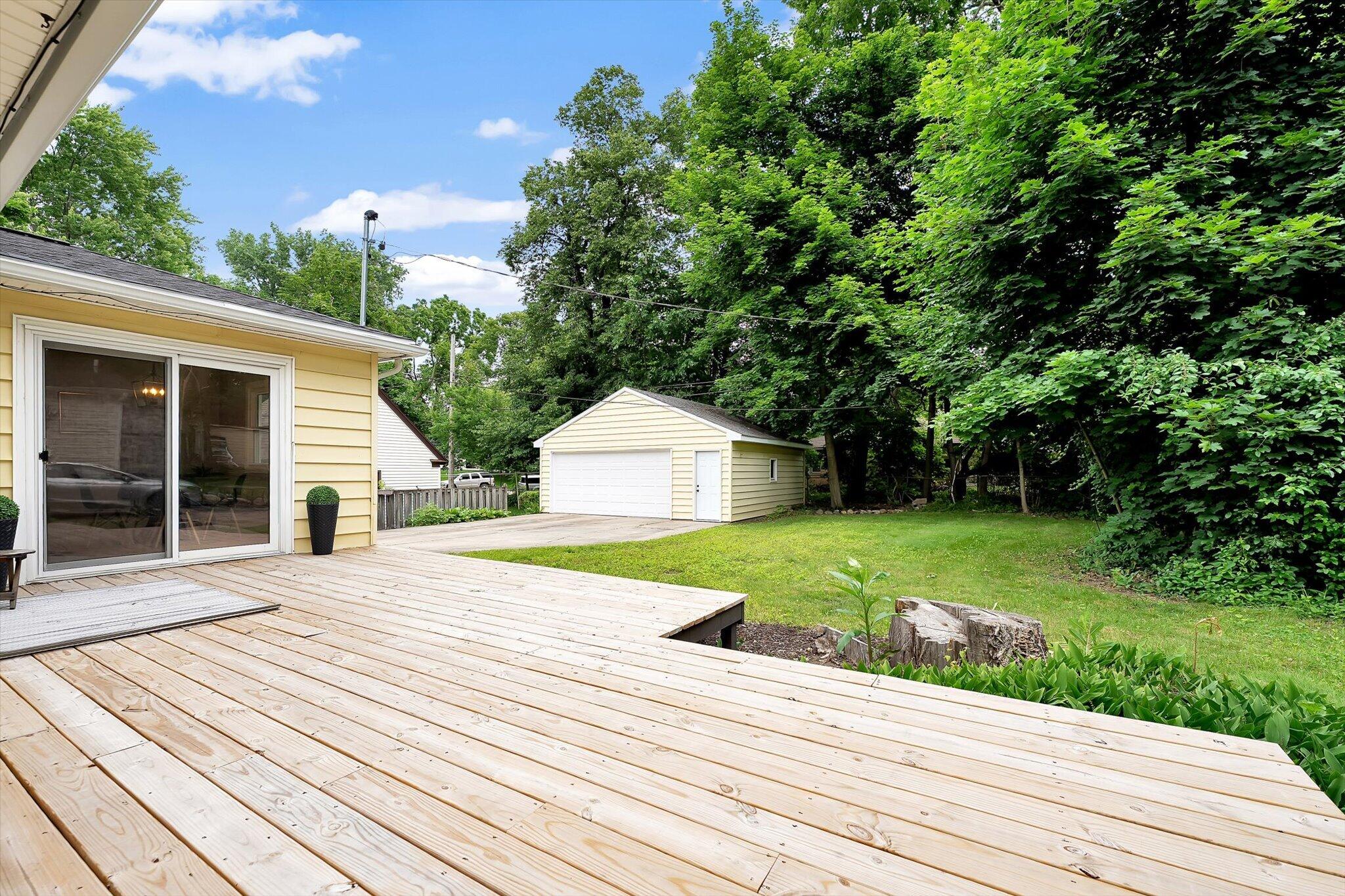 2630 Oakwood Avenue NE Grand Rapids MI 49505