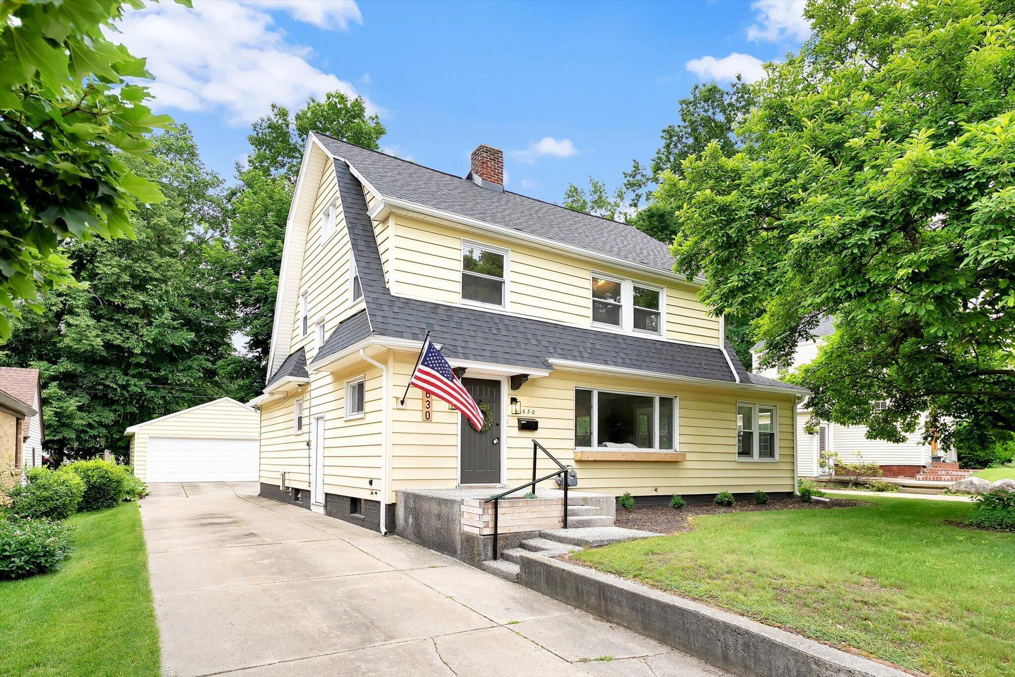 2630 Oakwood Avenue NE Grand Rapids MI 49505