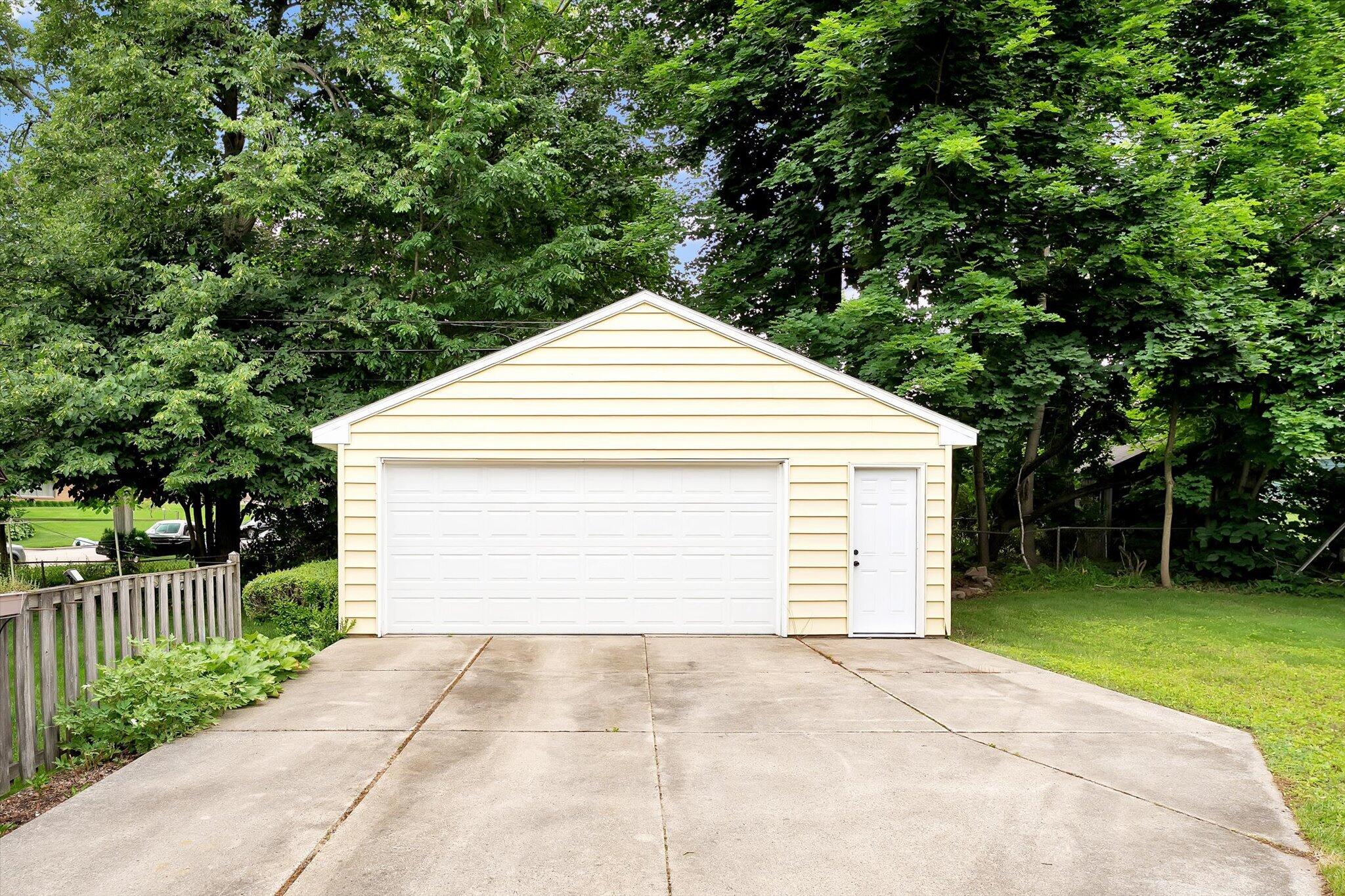 2630 Oakwood Avenue NE Grand Rapids MI 49505