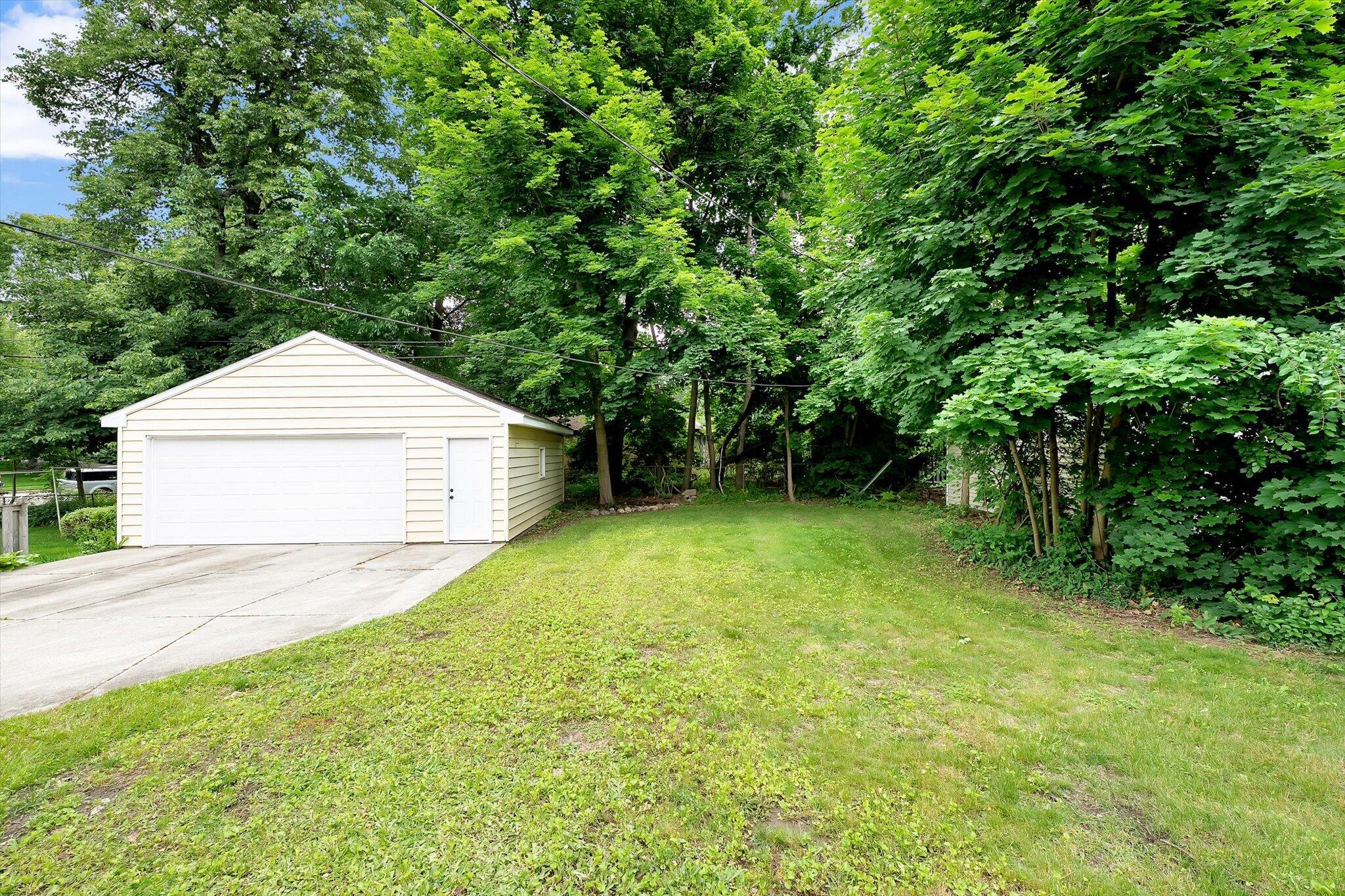 2630 Oakwood Avenue NE Grand Rapids MI 49505