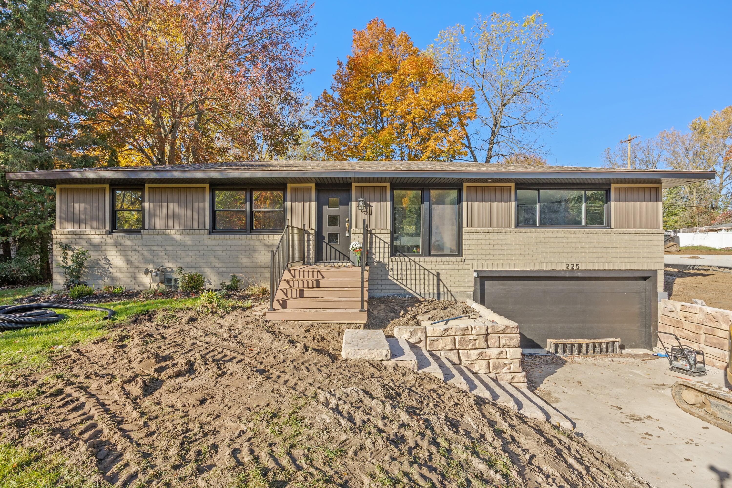225 Sunset Hills Avenue NW Grand Rapids MI 49534