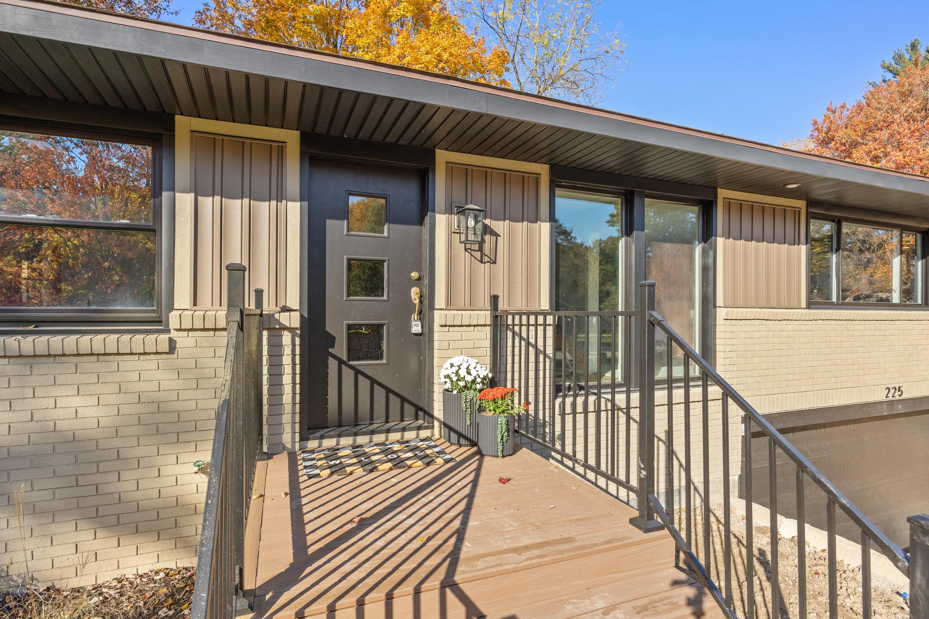 225 Sunset Hills Avenue NW Grand Rapids MI 49534