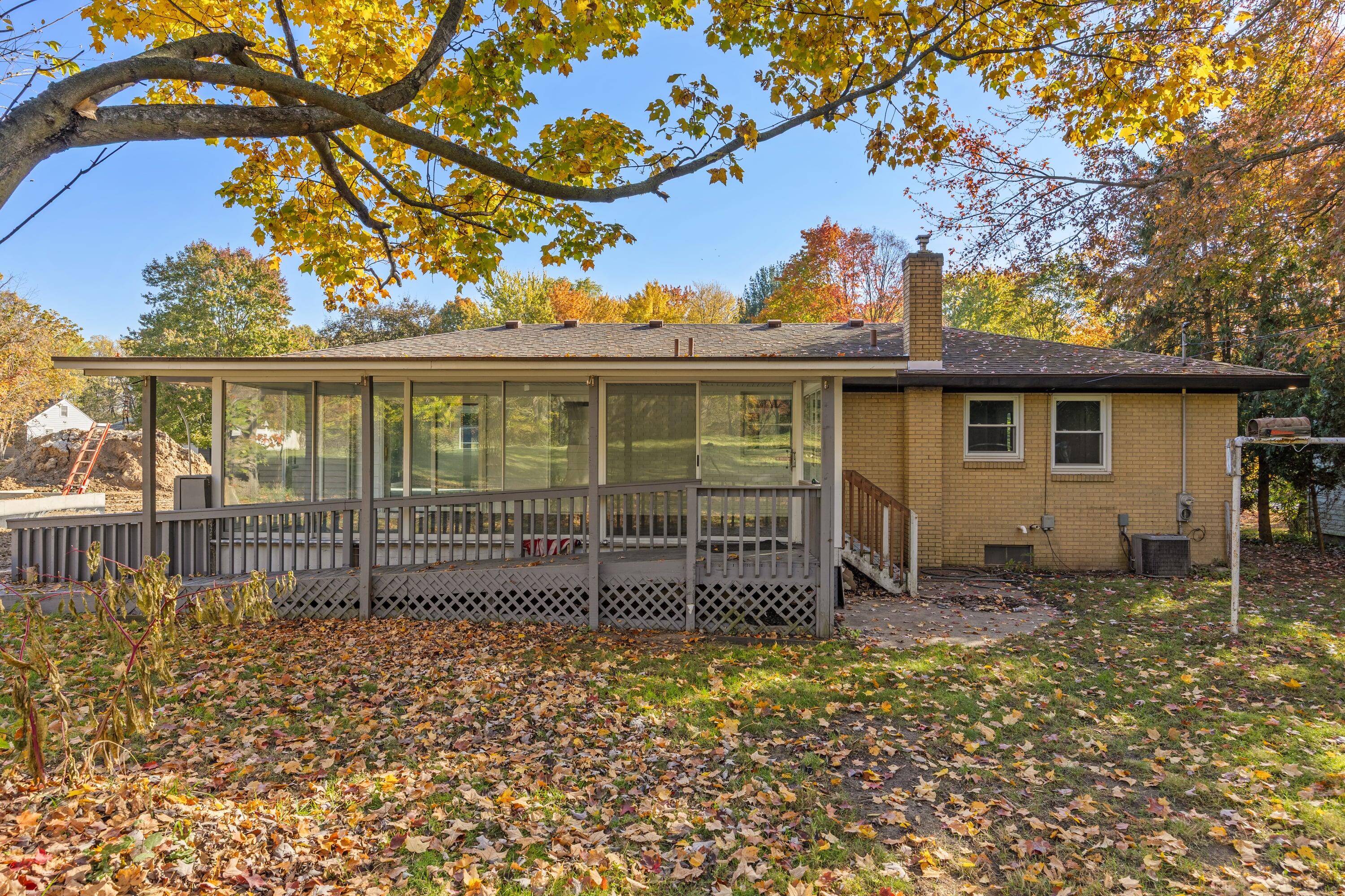 225 Sunset Hills Avenue NW Grand Rapids MI 49534