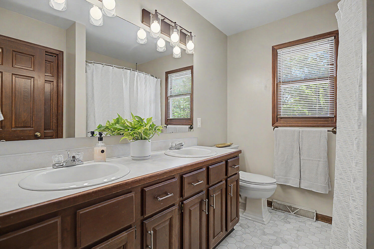 2274 Stowevalley Drive SE Grand Rapids MI 49508