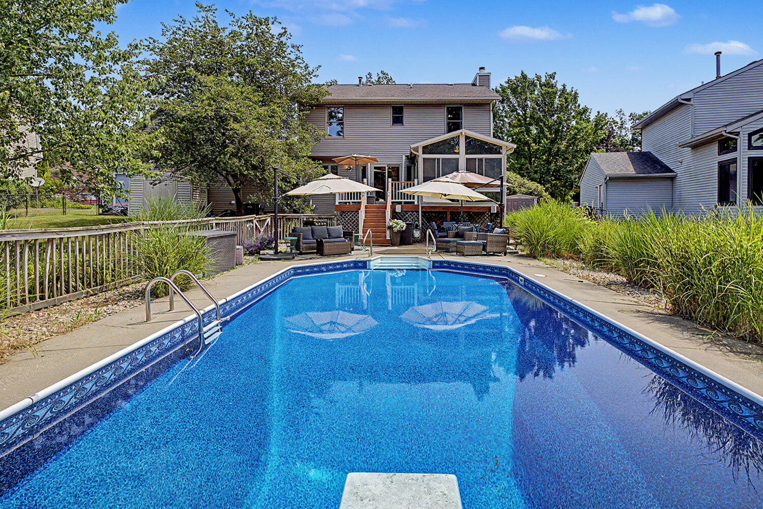 2274 Stowevalley Drive SE Grand Rapids MI 49508