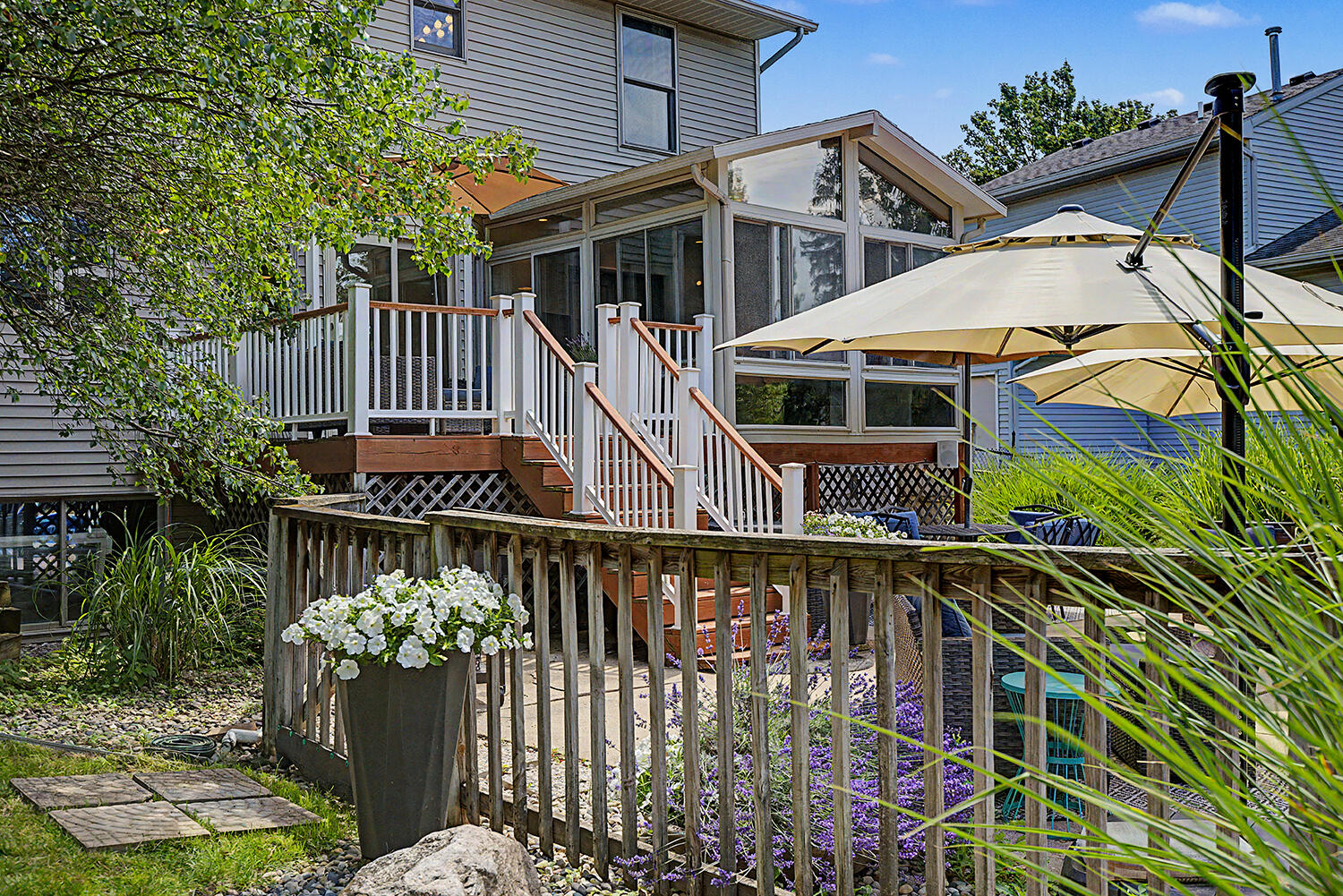2274 Stowevalley Drive SE Grand Rapids MI 49508