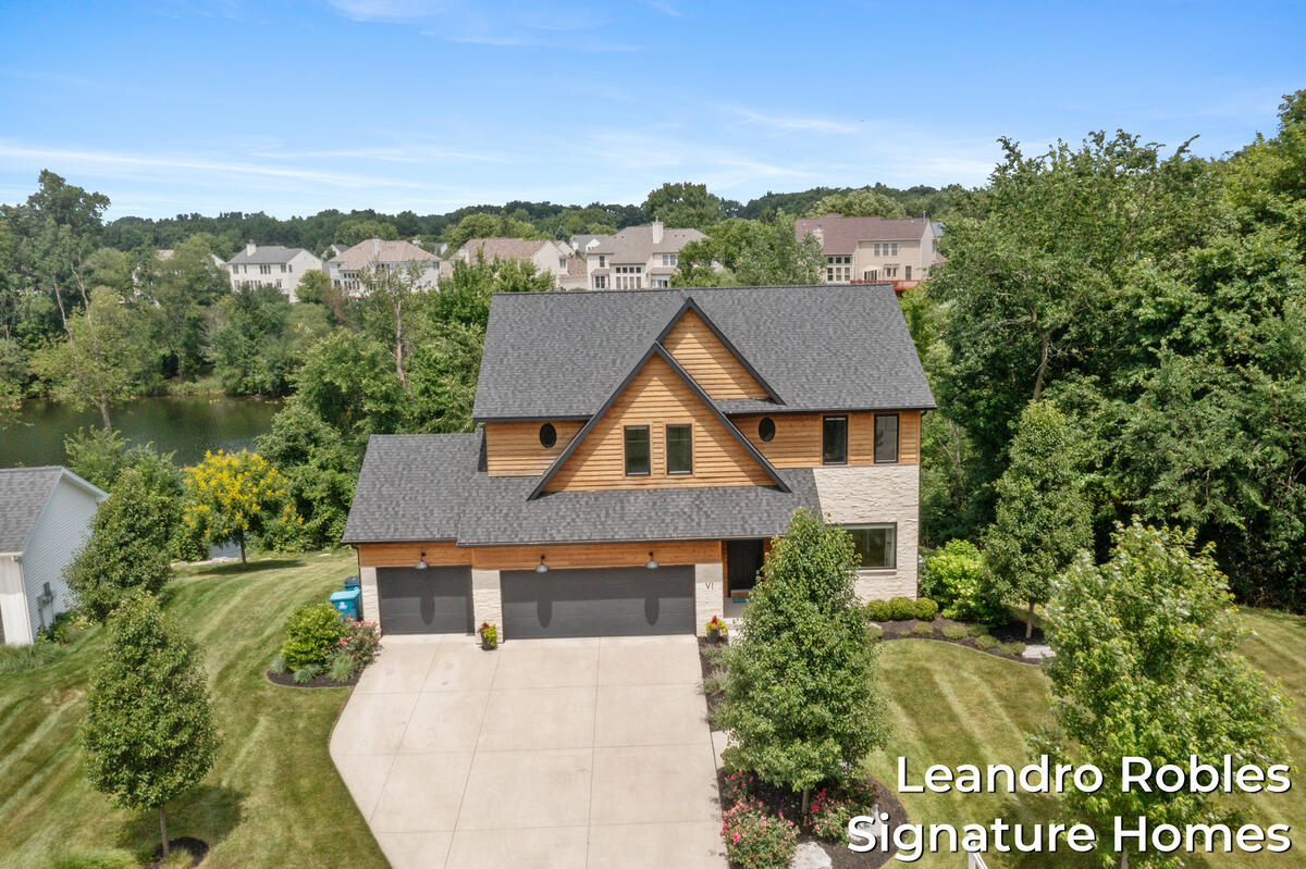 6 Fox Point Court NE Ada MI 49301