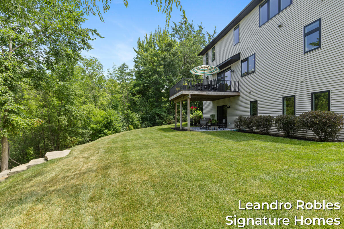 6 Fox Point Court NE Ada MI 49301
