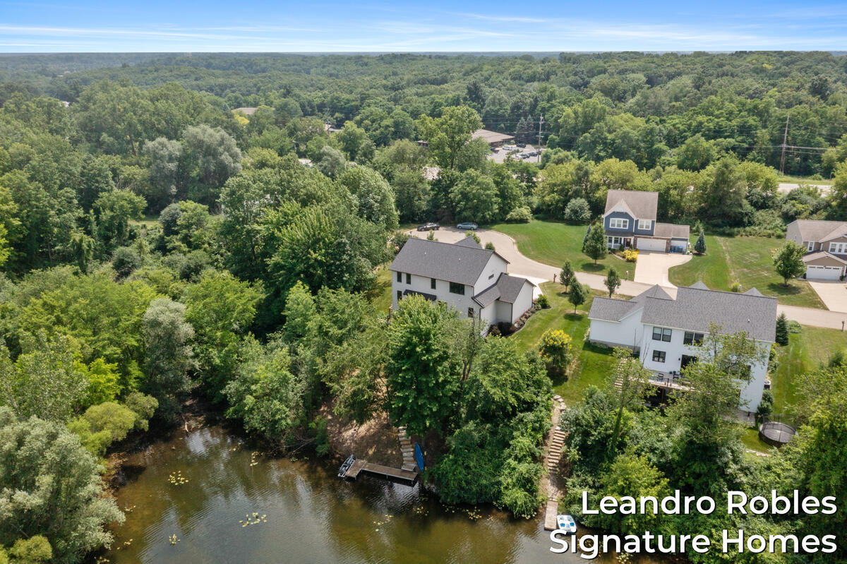 6 Fox Point Court NE Ada MI 49301