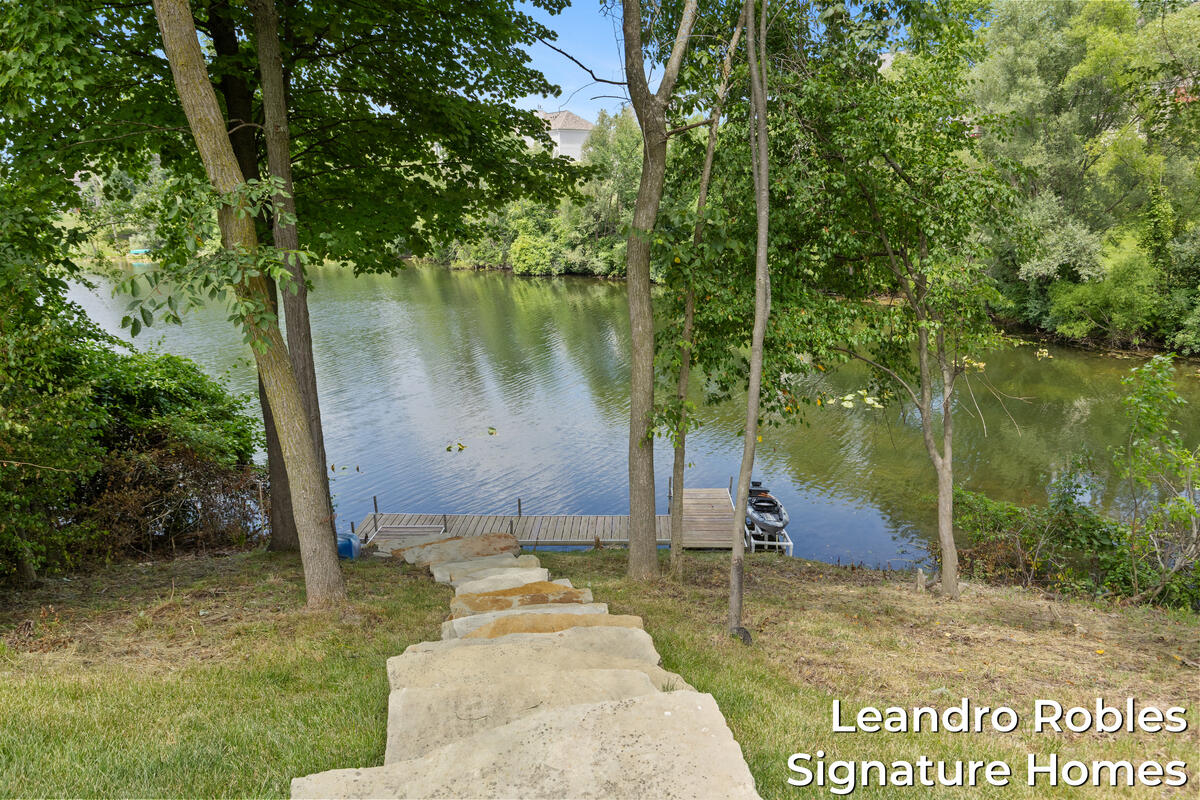 6 Fox Point Court NE Ada MI 49301