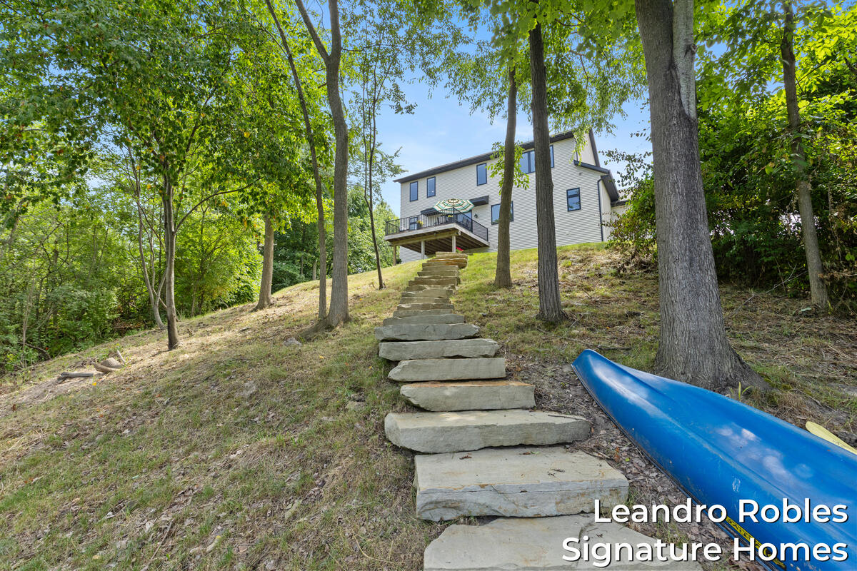 6 Fox Point Court NE Ada MI 49301