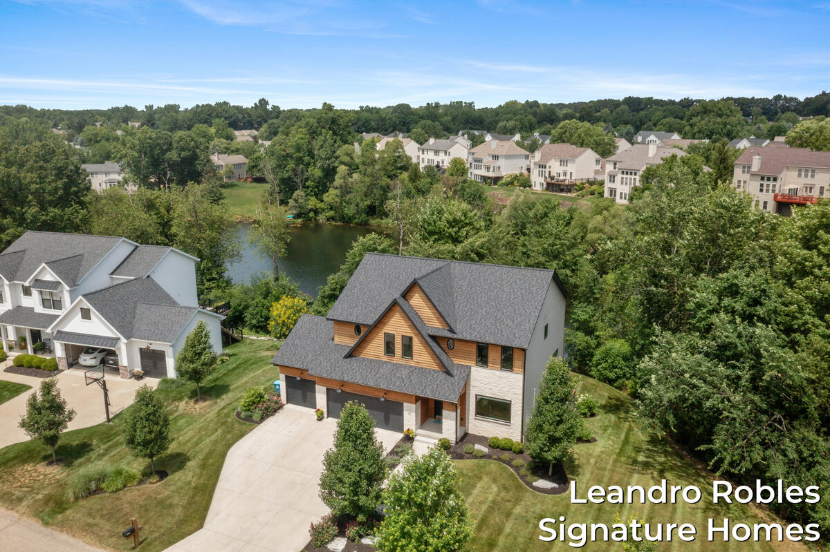 6 Fox Point Court NE Ada MI 49301