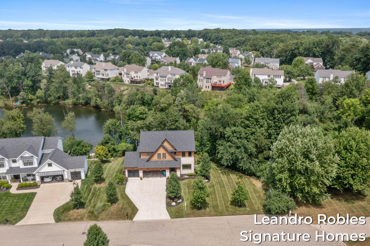 6 Fox Point Court NE Ada MI 49301