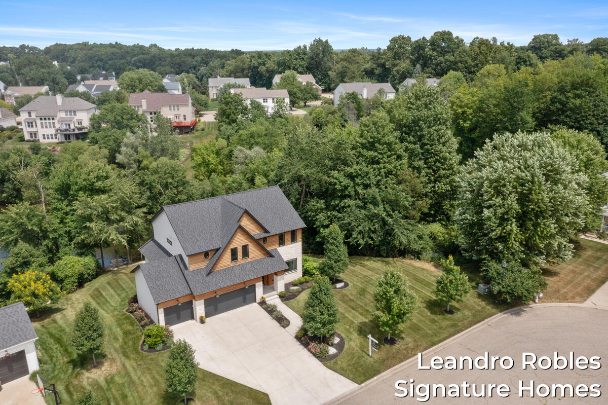 6 Fox Point Court NE Ada MI 49301