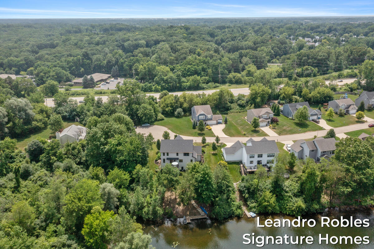 6 Fox Point Court NE Ada MI 49301