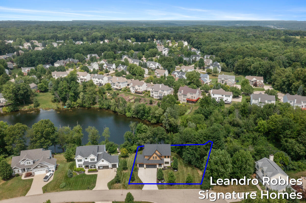 6 Fox Point Court NE Ada MI 49301