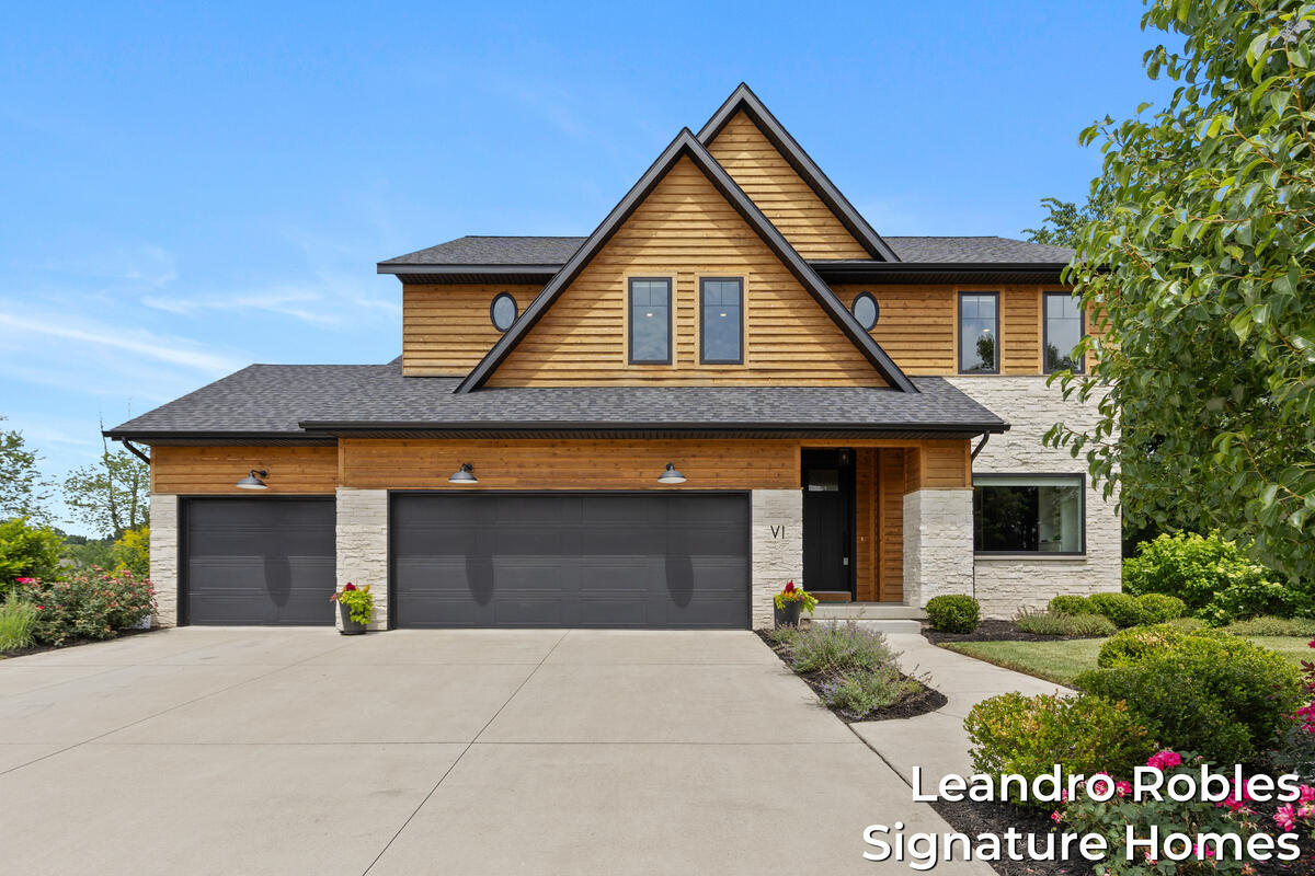 6 Fox Point Court NE Ada MI 49301