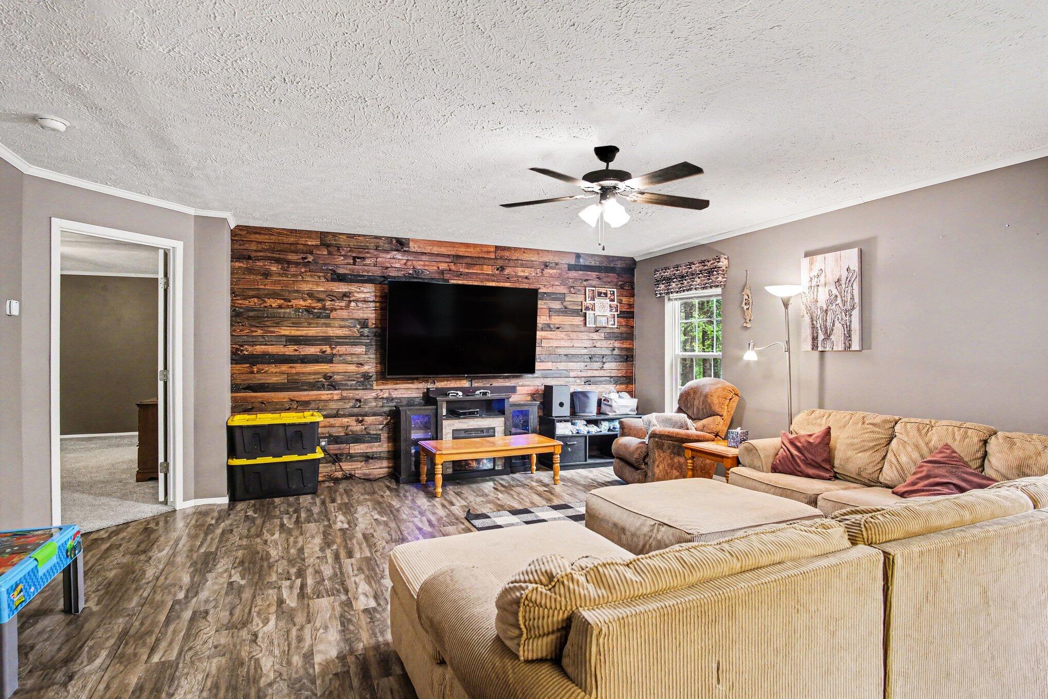 11595 13 Mile Road NE Rockford MI 49341
