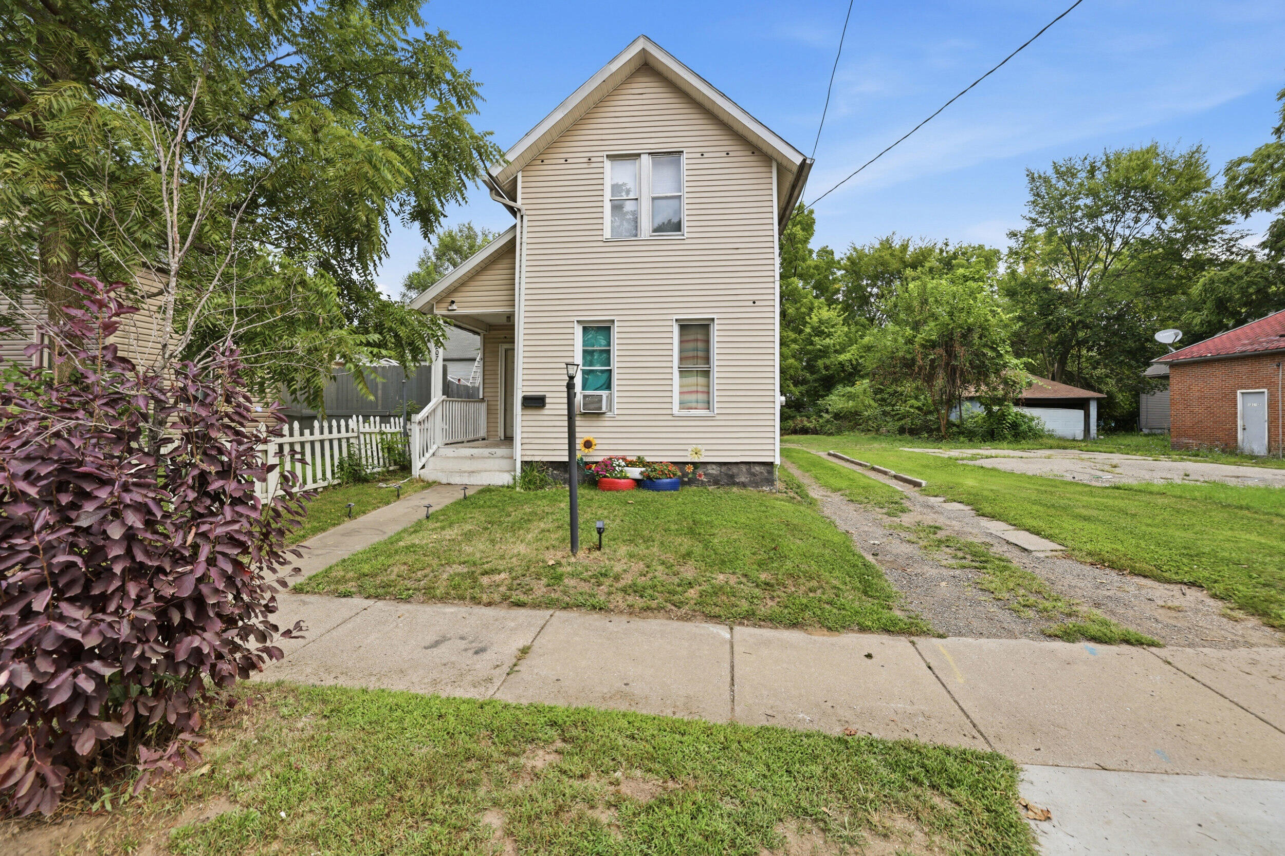 1207 E Vine Street Kalamazoo MI 49001