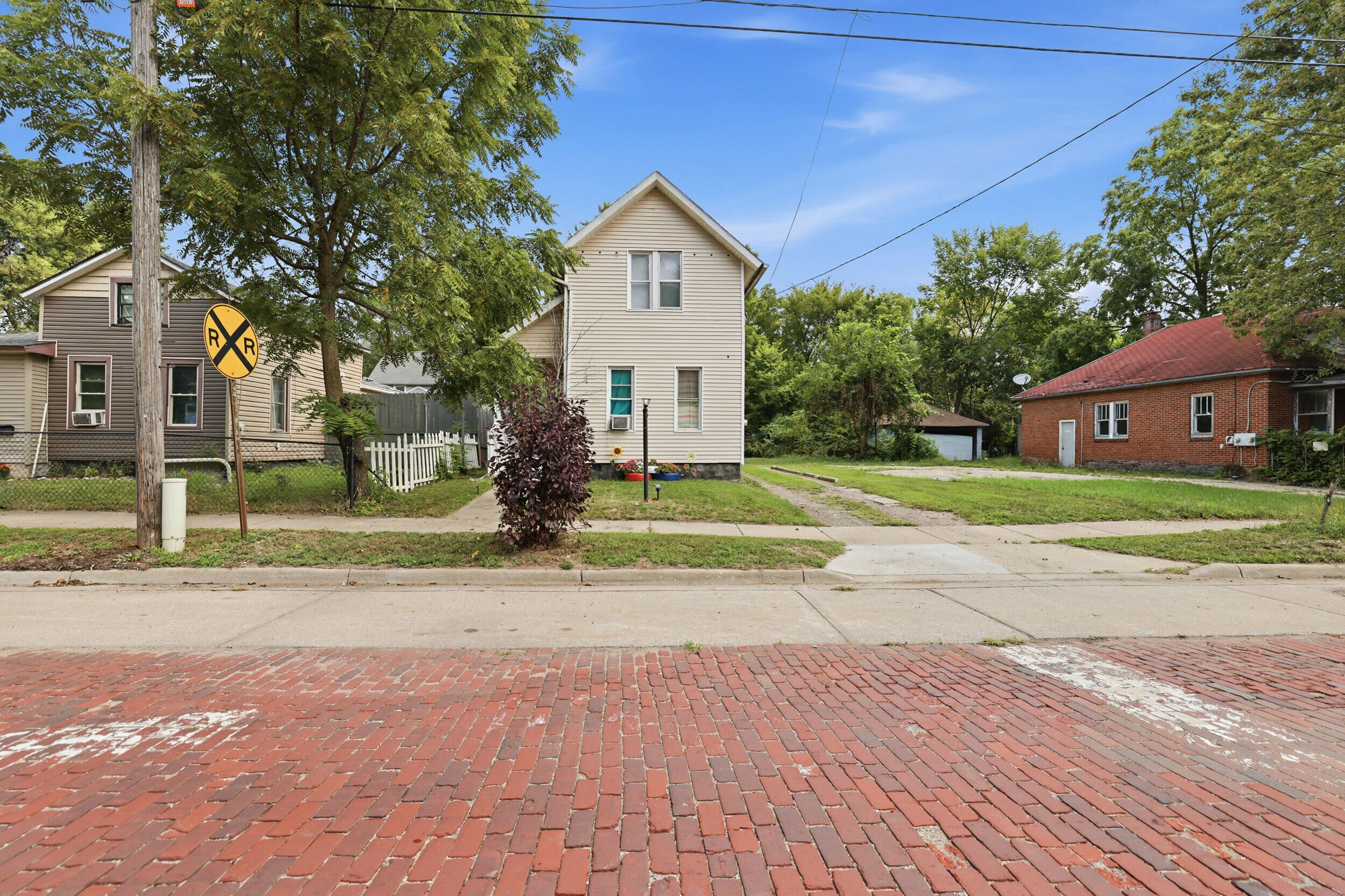 1207 E Vine Street Kalamazoo MI 49001