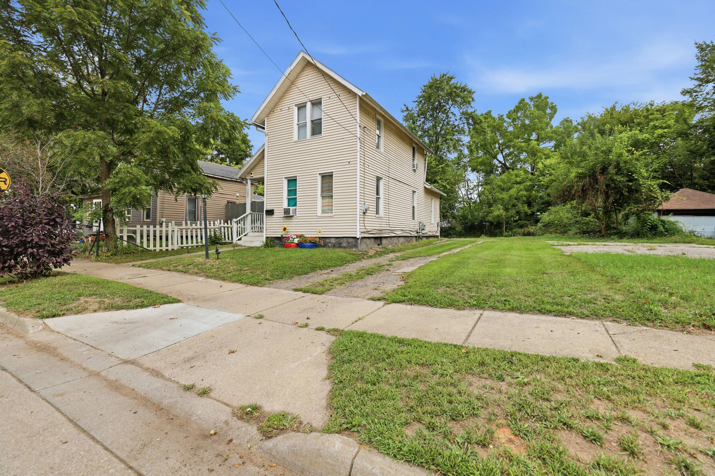 1207 E Vine Street Kalamazoo MI 49001