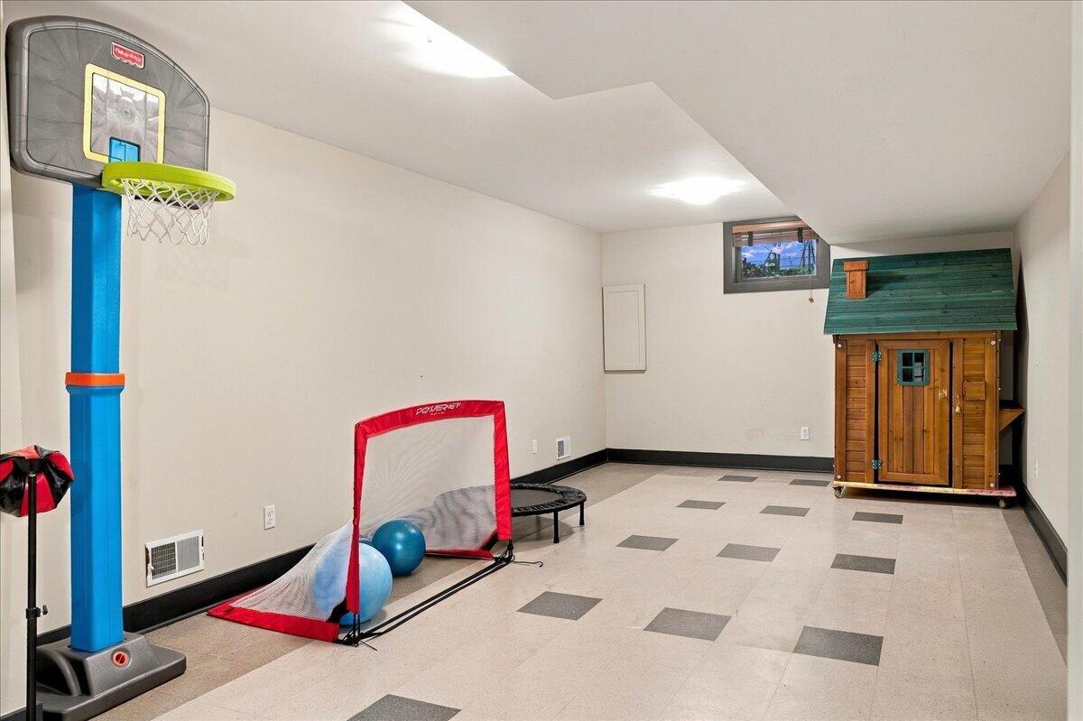 2746 Beechwood Drive SE East Grand Rapids MI 49506