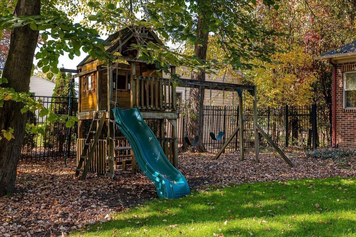 2746 Beechwood Drive SE East Grand Rapids MI 49506