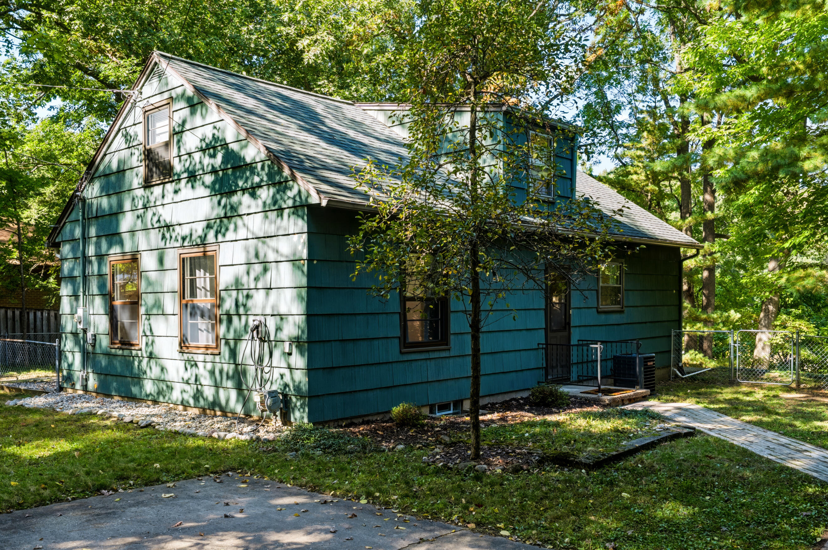 2400 Crest Drive Kalamazoo MI 49008