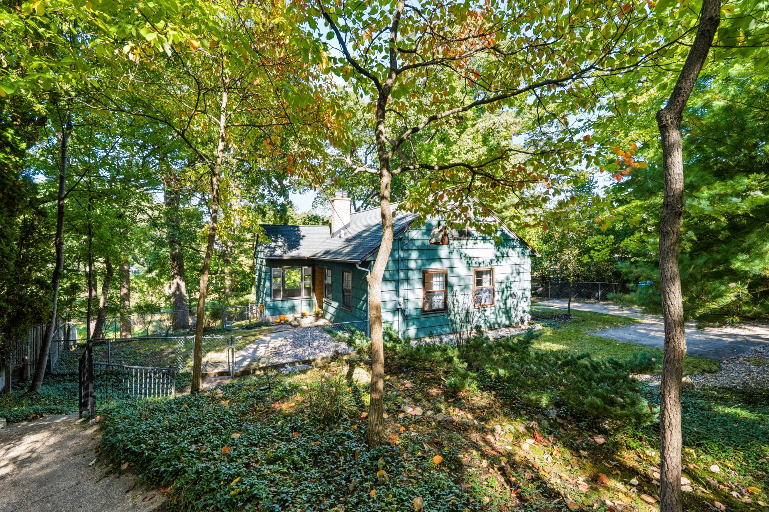 2400 Crest Drive Kalamazoo MI 49008