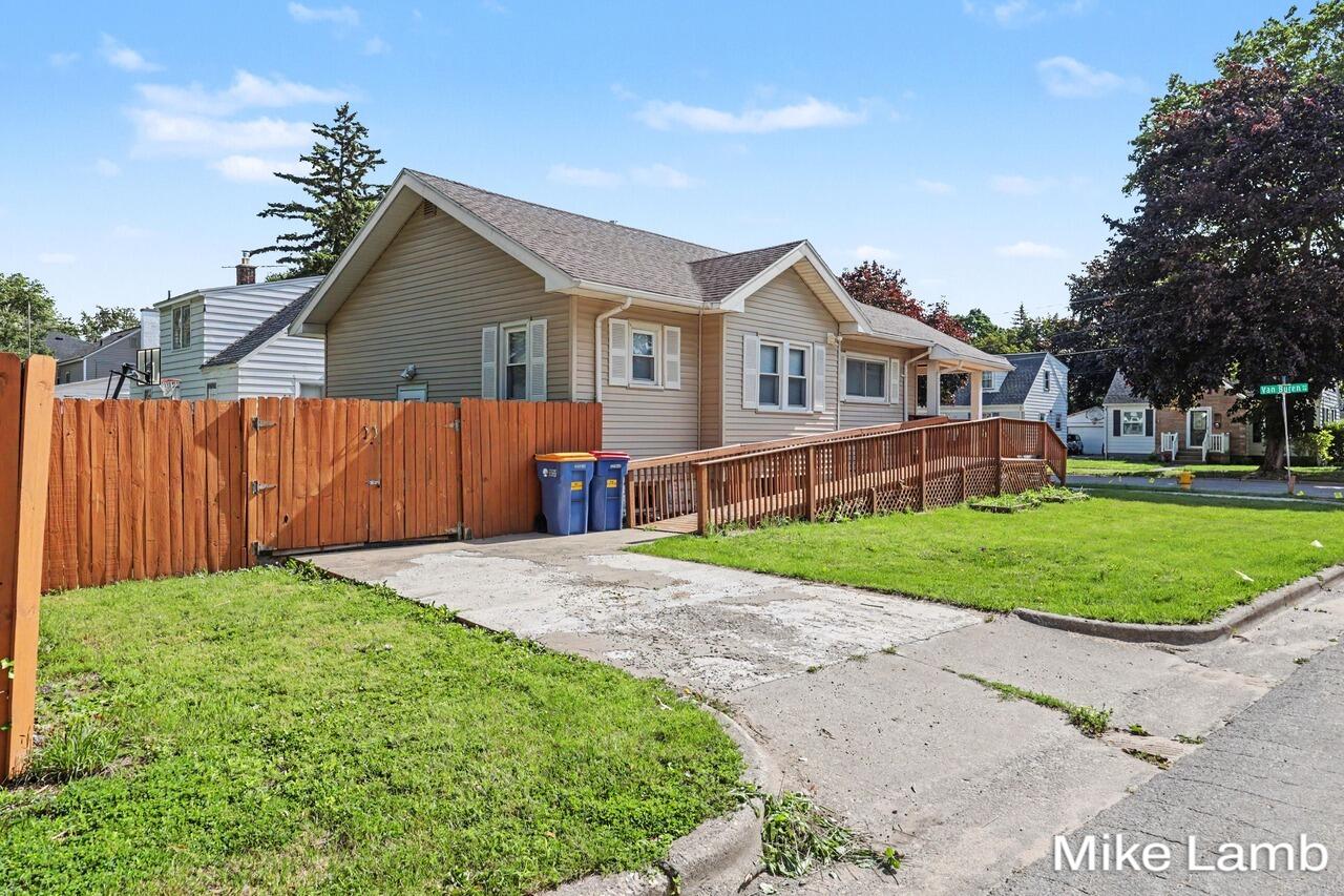 735 Van Buren Avenue NW Grand Rapids MI 49504