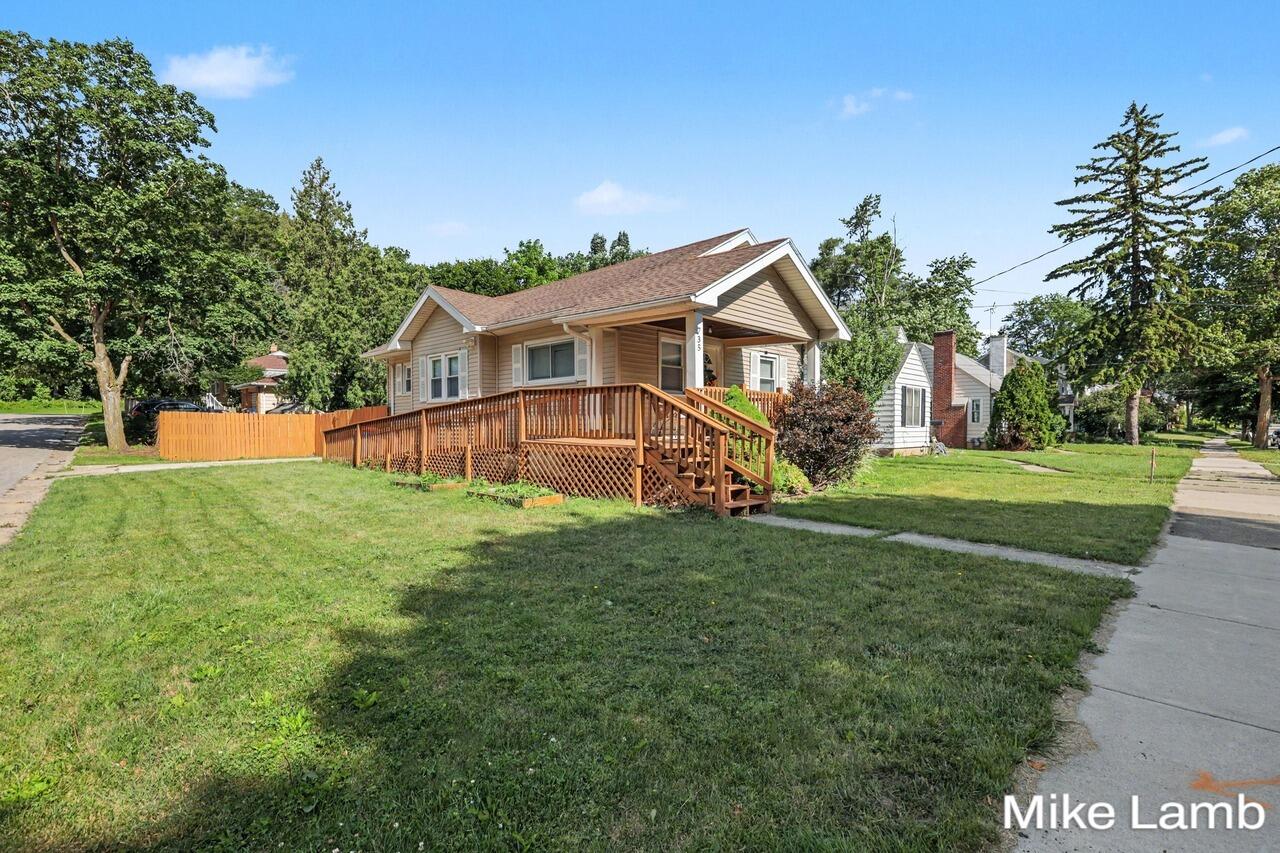 735 Van Buren Avenue NW Grand Rapids MI 49504