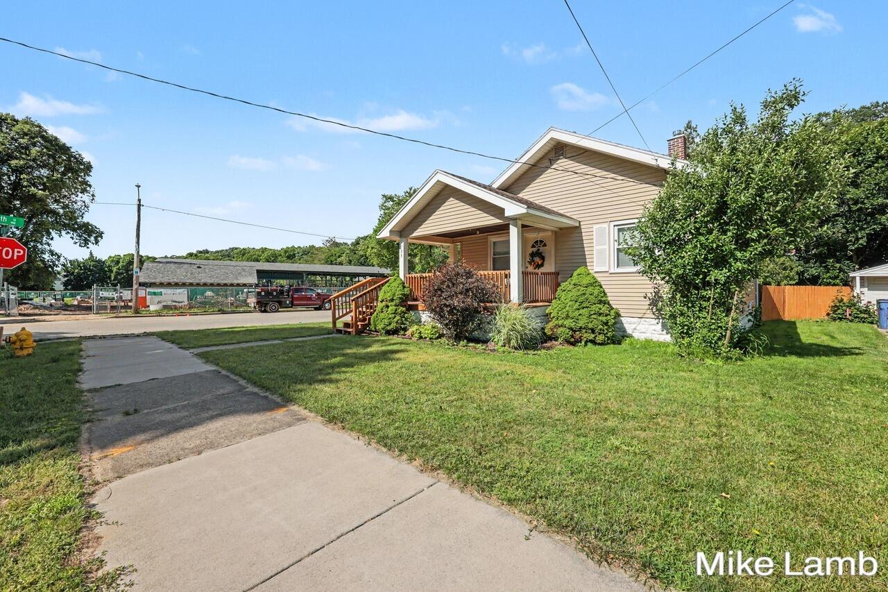 735 Van Buren Avenue NW Grand Rapids MI 49504