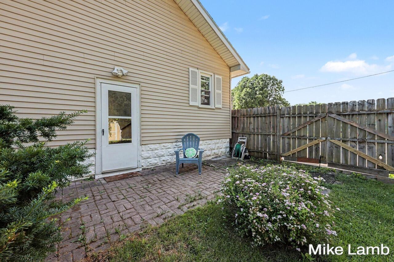 735 Van Buren Avenue NW Grand Rapids MI 49504