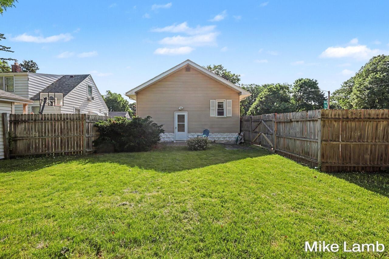 735 Van Buren Avenue NW Grand Rapids MI 49504