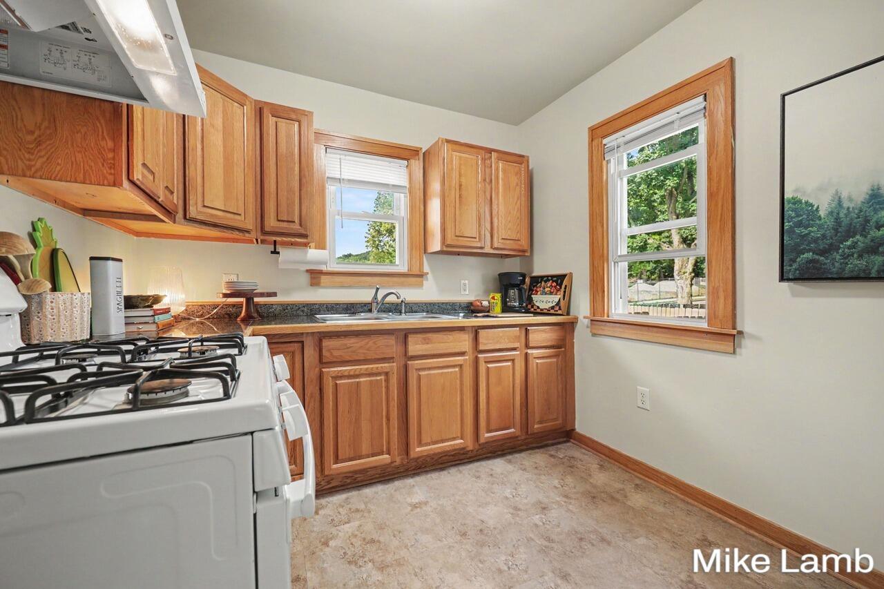 735 Van Buren Avenue NW Grand Rapids MI 49504