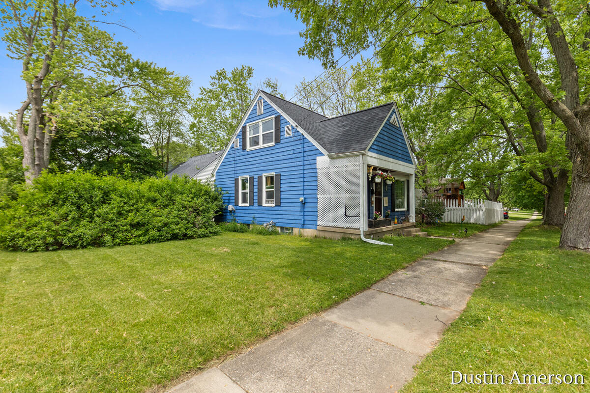 1411 Lewison Avenue NE Grand Rapids MI 49505