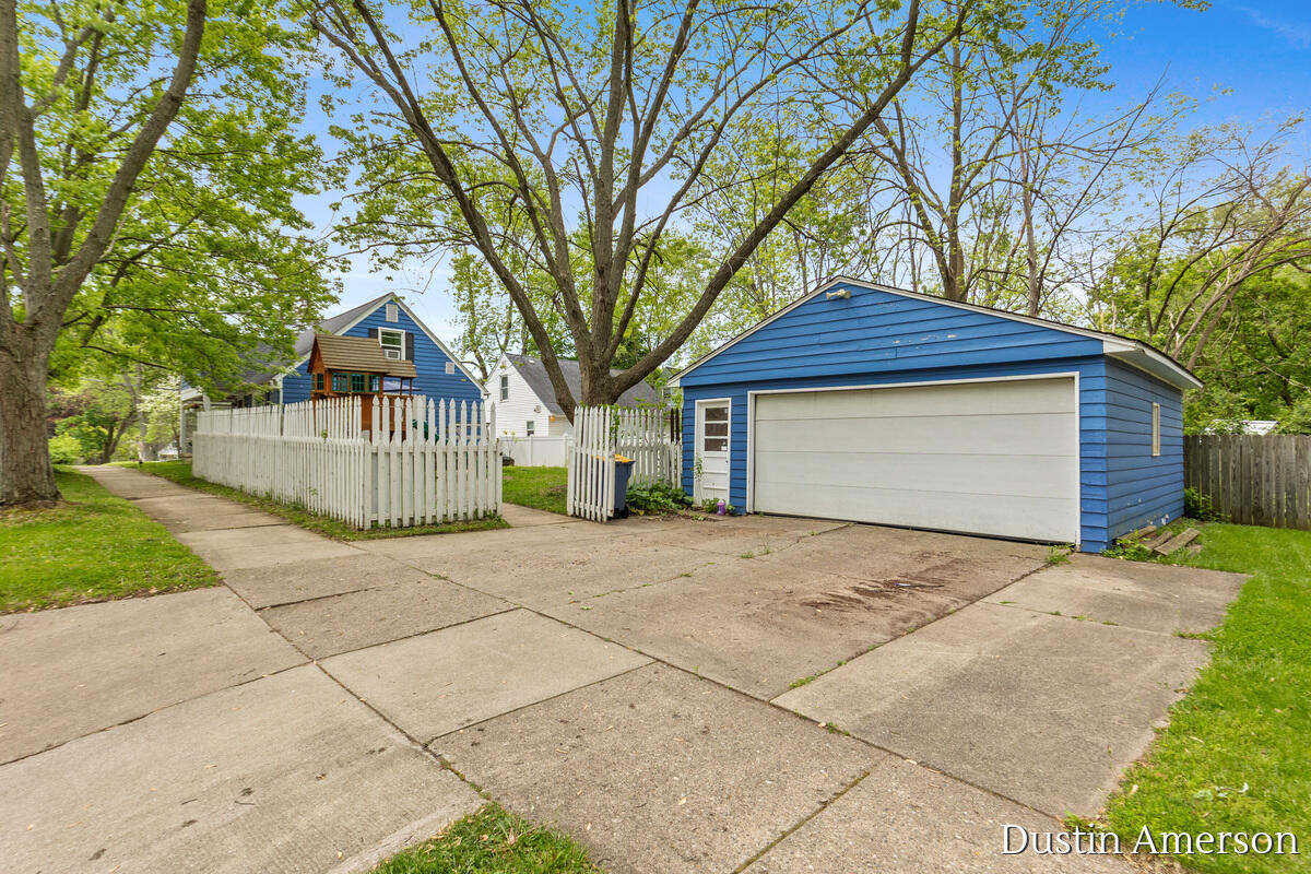 1411 Lewison Avenue NE Grand Rapids MI 49505
