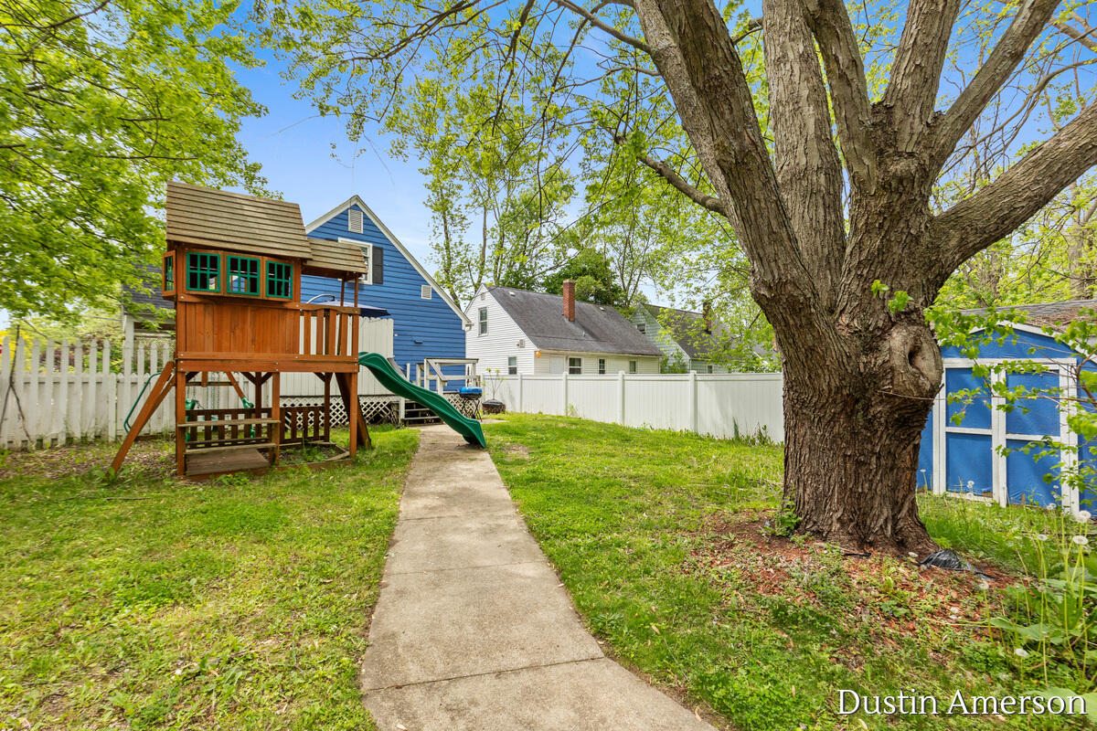 1411 Lewison Avenue NE Grand Rapids MI 49505