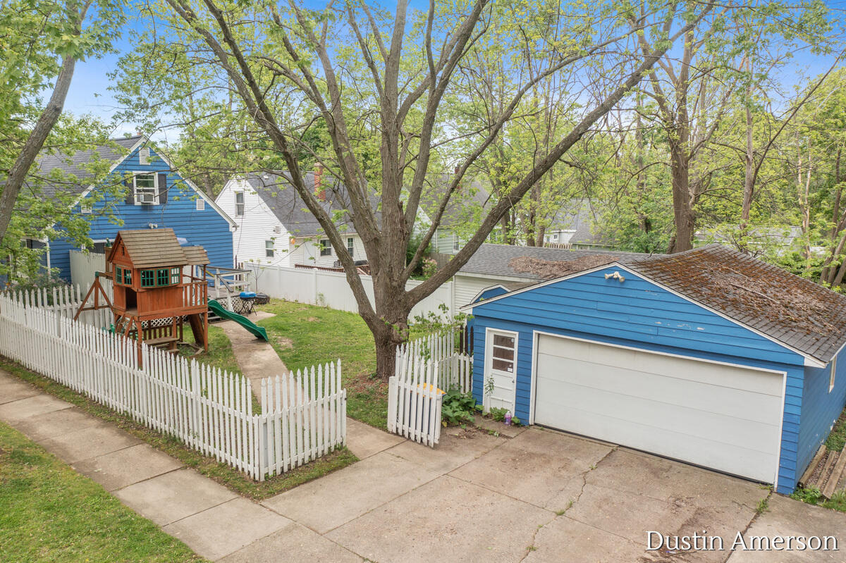 1411 Lewison Avenue NE Grand Rapids MI 49505