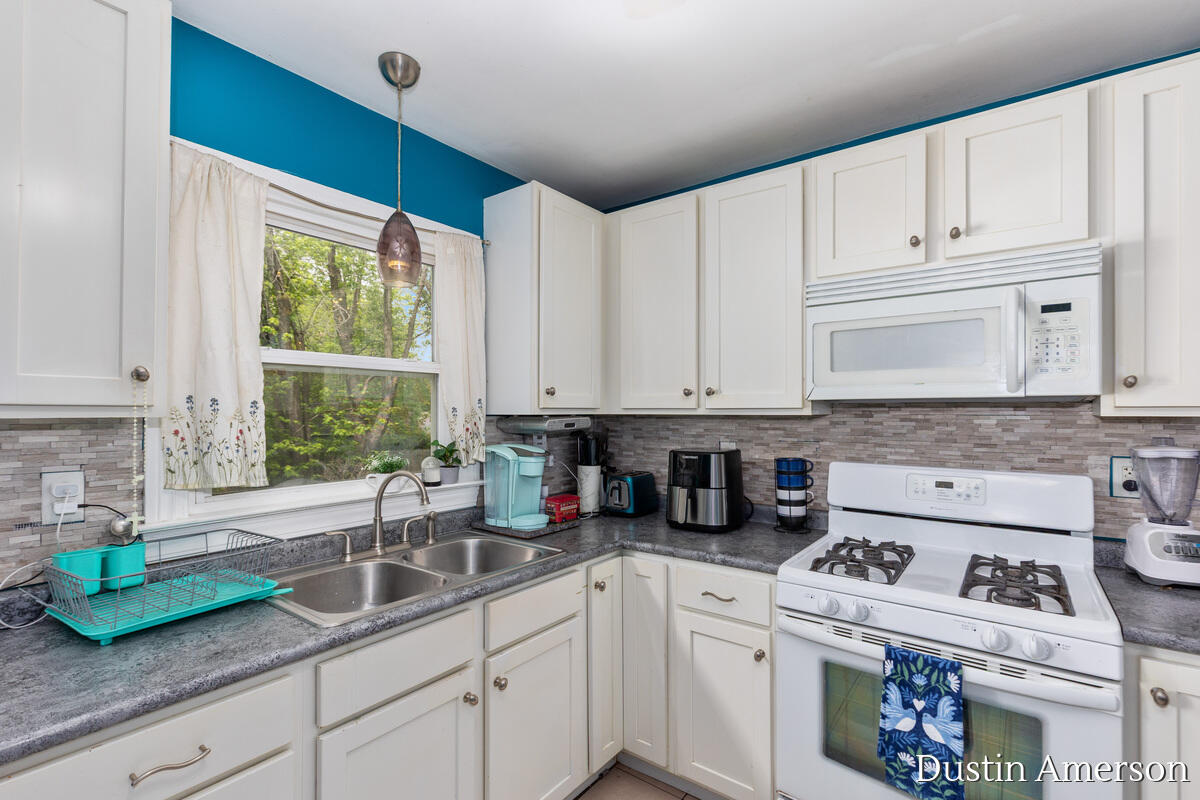 1411 Lewison Avenue NE Grand Rapids MI 49505
