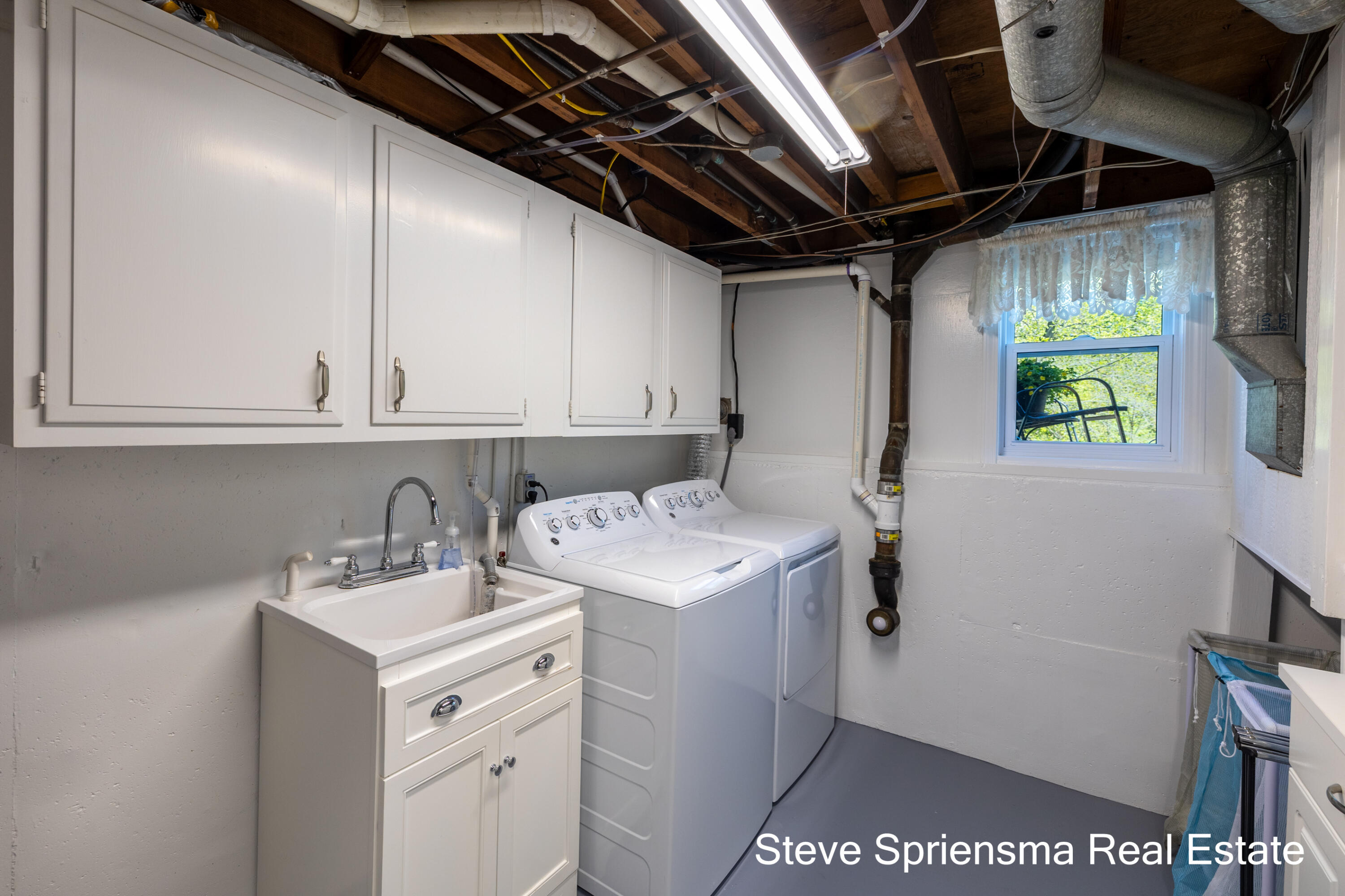 9861 Pierce Street Zeeland MI 49464