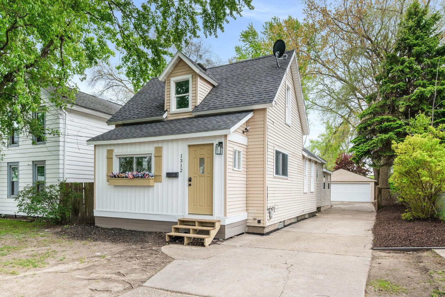1312 Crosby Street NW Grand Rapids MI 49504
