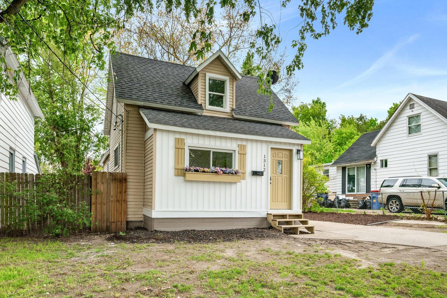 1312 Crosby Street NW Grand Rapids MI 49504