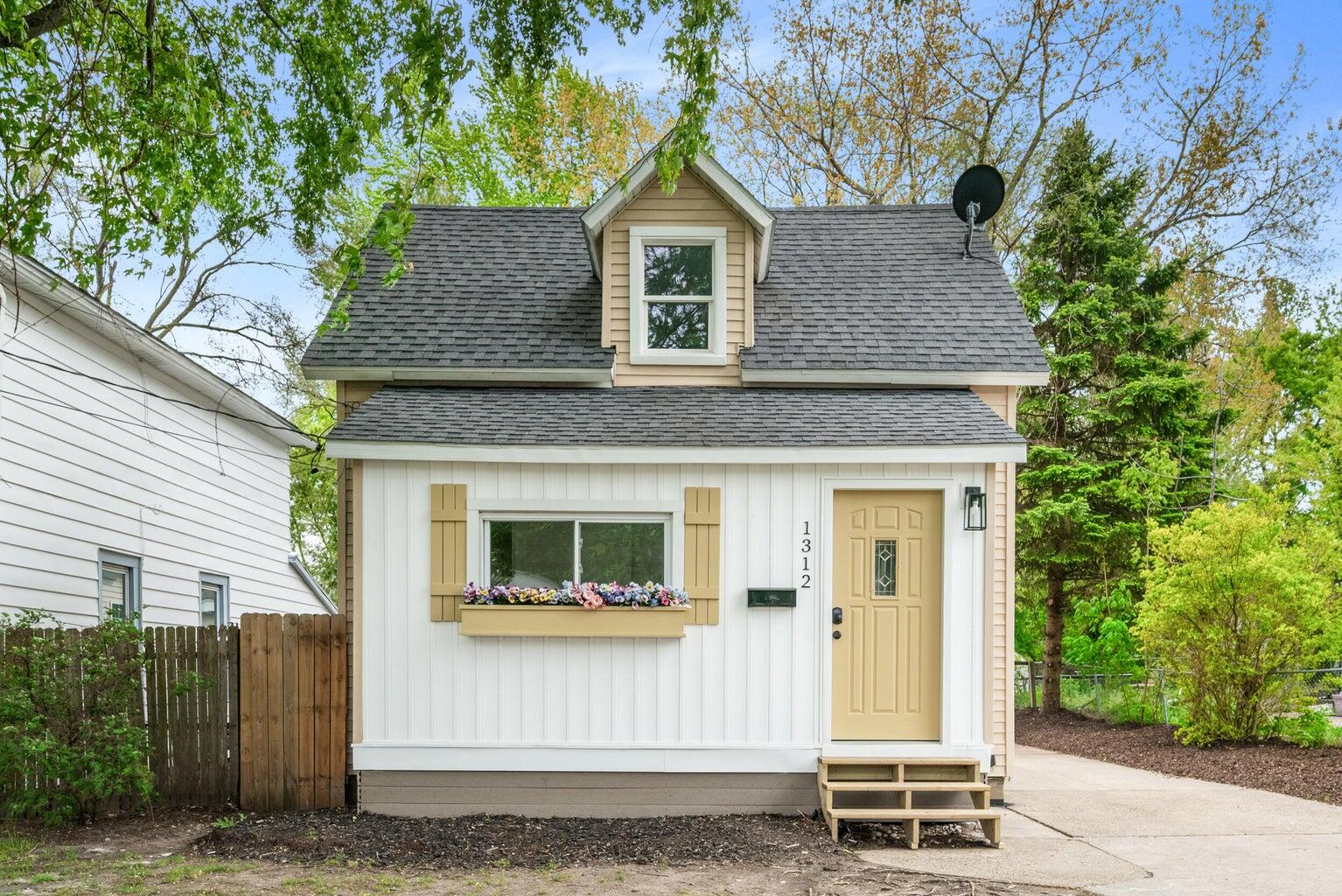 1312 Crosby Street NW Grand Rapids MI 49504