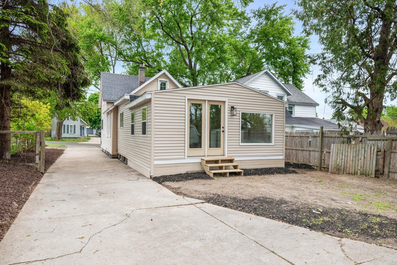 1312 Crosby Street NW Grand Rapids MI 49504